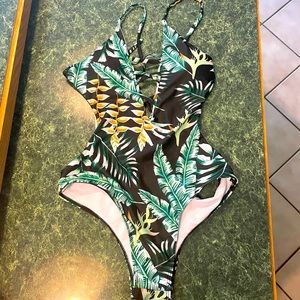 NWOT women’s one piece tropical bathing  suit